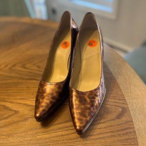 Tahari Calypso Tortoise Shell Heel Size 9.5